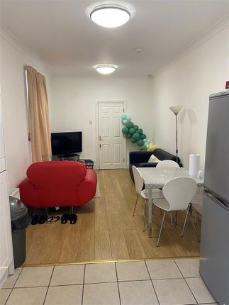 Thumbnail Flat to rent in Newland Avenue, Hull