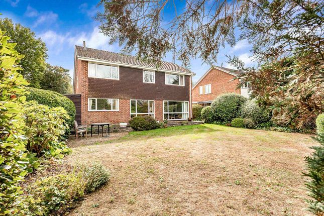 16 Grange Close, Goring on Thames photo 3