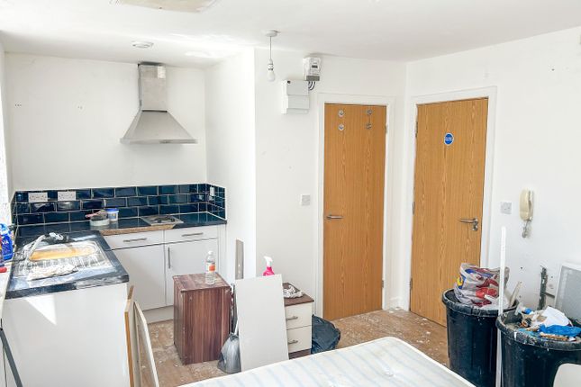 Room 24, 136, Sunbridge Road, Bradford photo 4