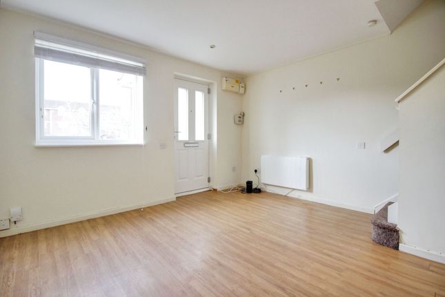 97 Farriers Close, Swindon photo 3