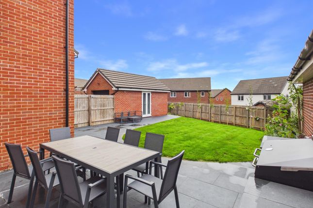 7, Horsefair Close, Newent photo 4