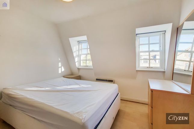 Flat to rent in Cleveland Grove, London