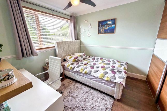 47, Ford Crescent, Newcastle upon Tyne photo 5