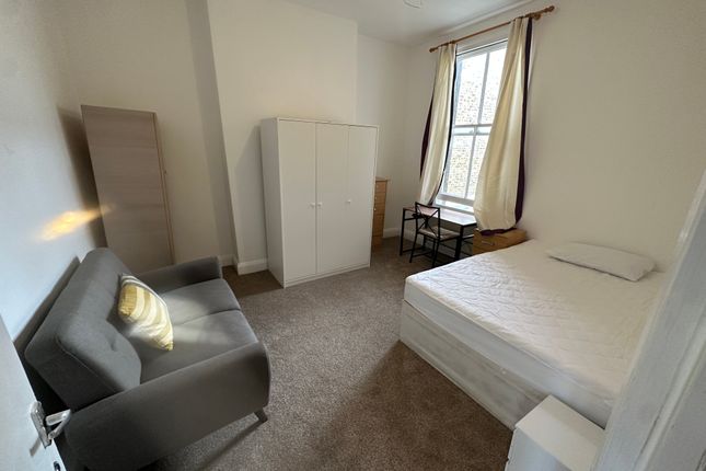 Thumbnail Flat to rent in Lime Grove, London