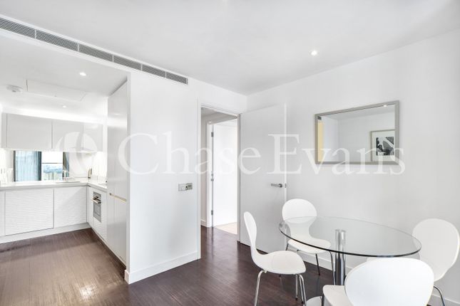 Flat 1802,, East Tower, Canary Wharf photo 3