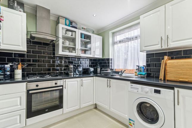 418, Hanworth Road, Hounslow photo 3