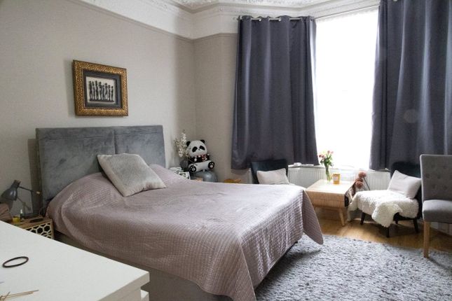 Flat to rent in Clova Road, Forest Gate, London