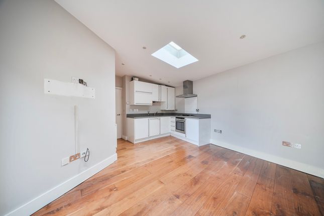5, Elmgrove Mews, Weybridge photo 2