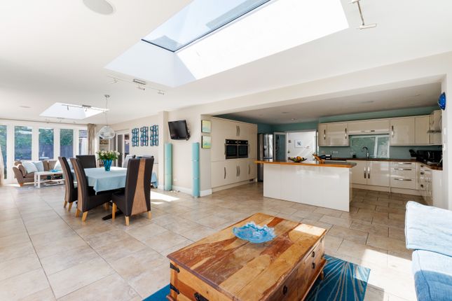 April Cottage, The Avenue, The Abbotsbrook, Bourne End photo 4