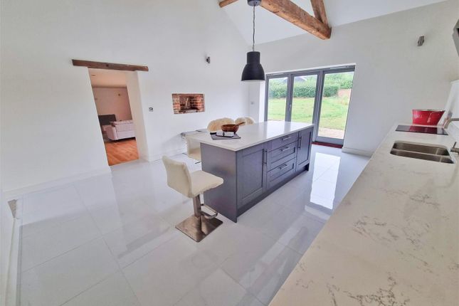 Kitchen 3.Jpg