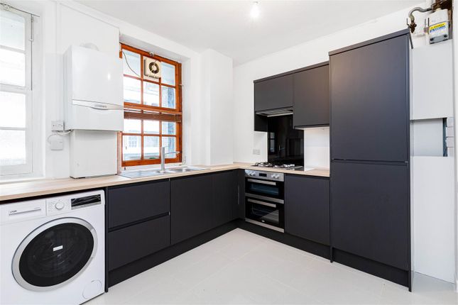 Flat to rent in Tothill House, Page Street, Westminster, London