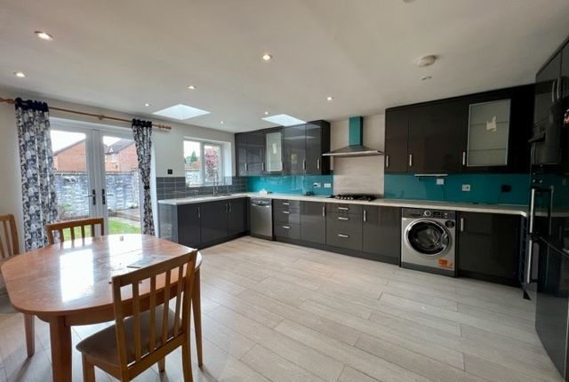 29, Middleton Gardens, Hampshire photo 4