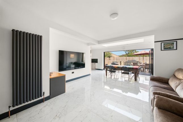 1, Shelley Crescent, Hounslow photo 3