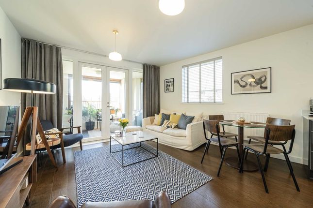 Flat for sale in Kenneth Way, London