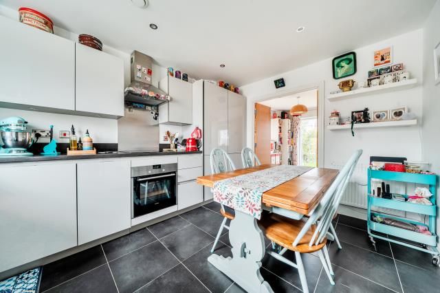 1, Morello Close, Bicester photo 4