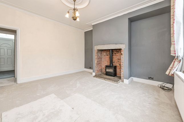 38, Woodhall Avenue, Bradford photo 2