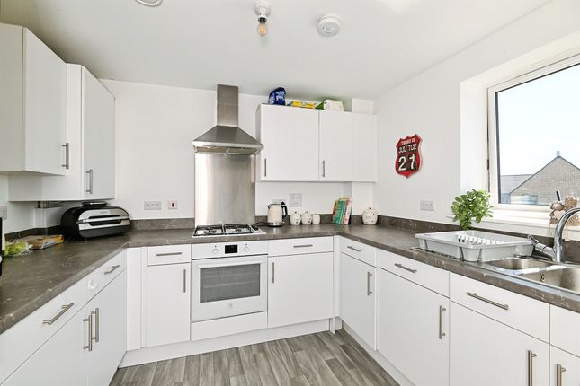Flat 5, 32, Heath Wood Drive, Maidstone photo 2