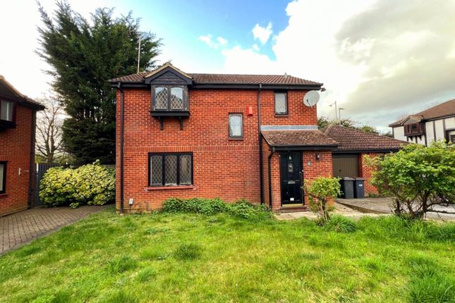 Detached house to rent in Bellerby Rise, Luton