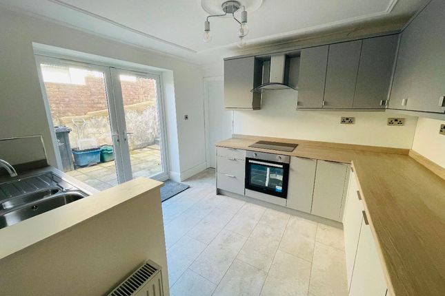 42 Alexandra Road, Abertillery photo 3