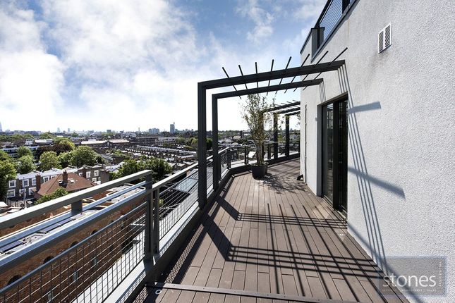Flat for sale in Holmes Road, Kentish Town, London