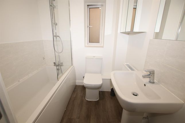 28, Foster Drive, Dartford photo 5