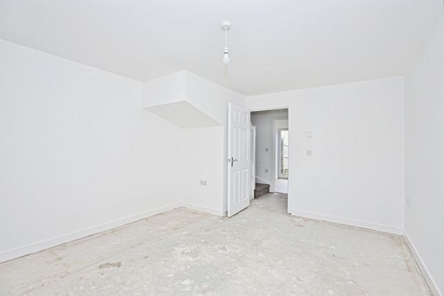 4, Pipit Way, Yeovil photo 3