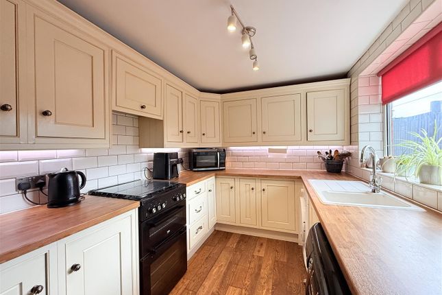 16, Mallory Avenue, Ashton-Under-Lyne photo 2