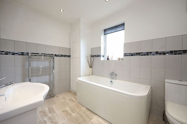 8 Poplar Grove, Newcastle photo 4