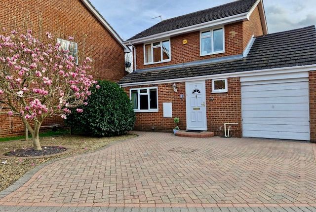 Thumbnail Property to rent in Bissley Drive, Maidenhead
