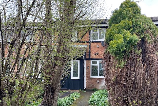 Terraced house for sale in Ingleside, Slough