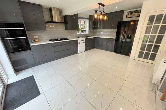 7, Evergreen Way, Luton photo 2