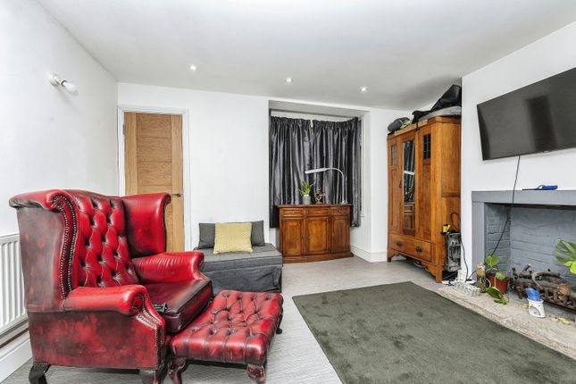 Town house for sale in Gladstone Avenue, Luton, Bedfordshire
