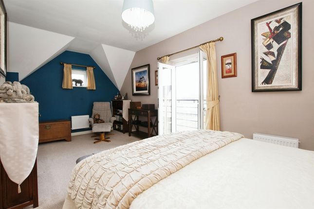 Town house for sale in Holloway Close, Amesbury, Salisbury