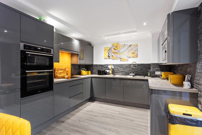 2, Skye Court, Irvine photo 2