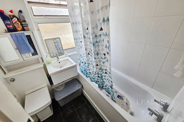 20, Hornbeams, Harlow photo 4