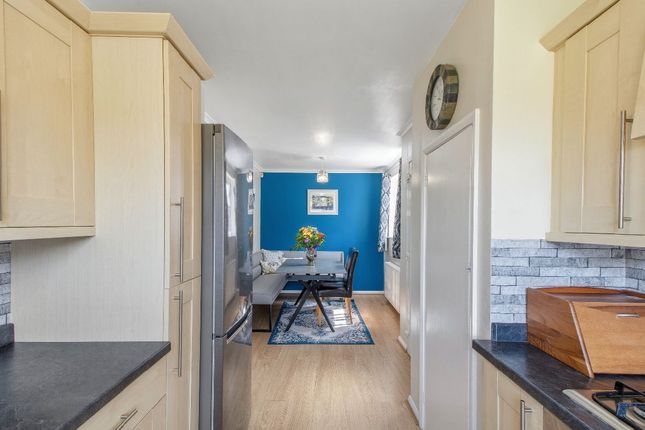 19 Moorside Walk, Drighlington photo 4