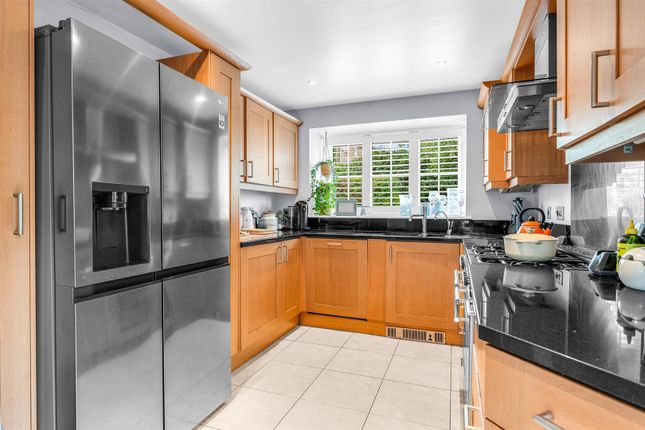 6, Redwing Close, Stevenage photo 4