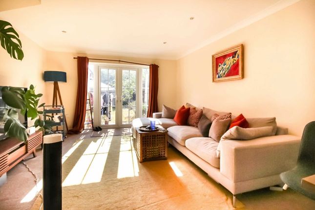 3, Tiverton Way, London photo 2