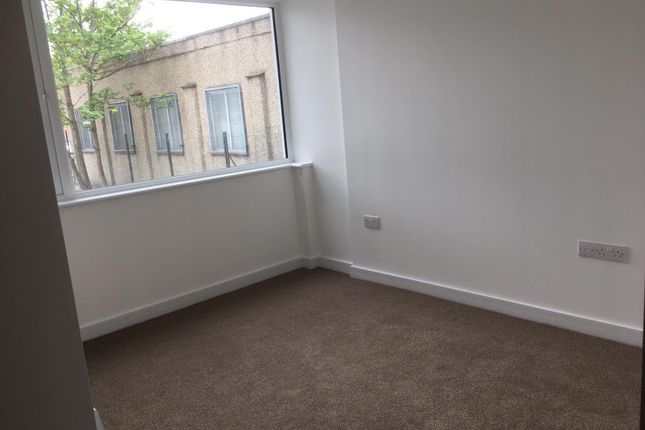 St. Edwards Way, Romford photo 4
