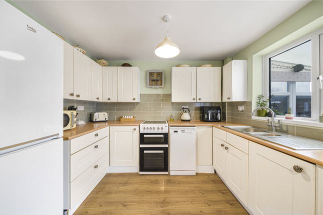 Monmouth Close, Rainham photo 4