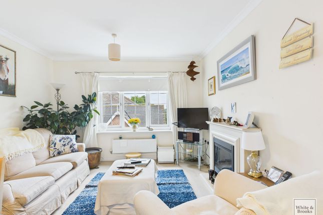 6 Balmoral House Neville Duke Way, Chichester photo 2