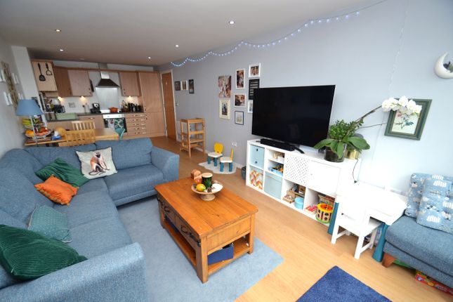 Flat for sale in 72 Lancefield Quay, Glasgow