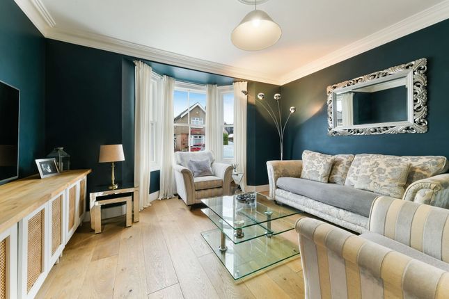 51 Tolworth Park Road, Surbiton photo 4