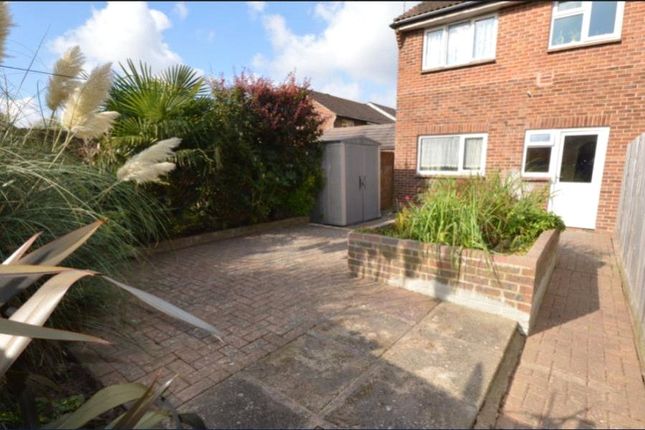 44, Carisbrooke Court, New Milton photo 2