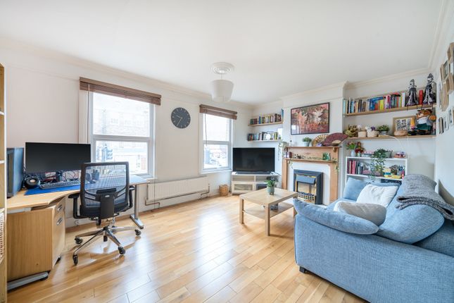 Flat for sale in Hook Road, Surbiton