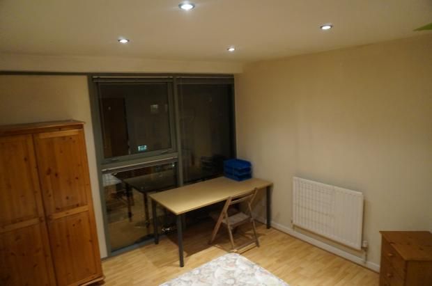 Flat to rent in Raleigh Square, Nottingham, Nottingham