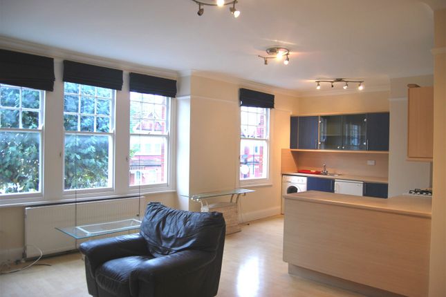 Thumbnail Flat to rent in Devonshire Road, Palmers Green, London