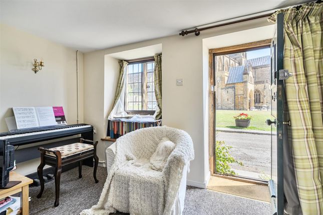 2, Abbey Close, Sherborne photo 4