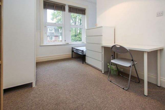 Flat 4, 37 Hawkwood Road, Bournemouth photo 4