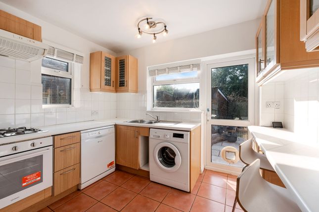 14 Shrewsbury Close, Surbiton photo 4